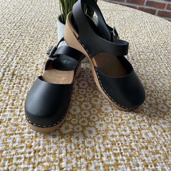 Black Clogs with buckle details - Picture 2 of 5